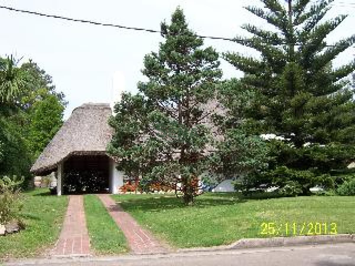 alquiler de casa en pinares, muy linda casa de 3 dormitorios, 2 baños, buen parque.