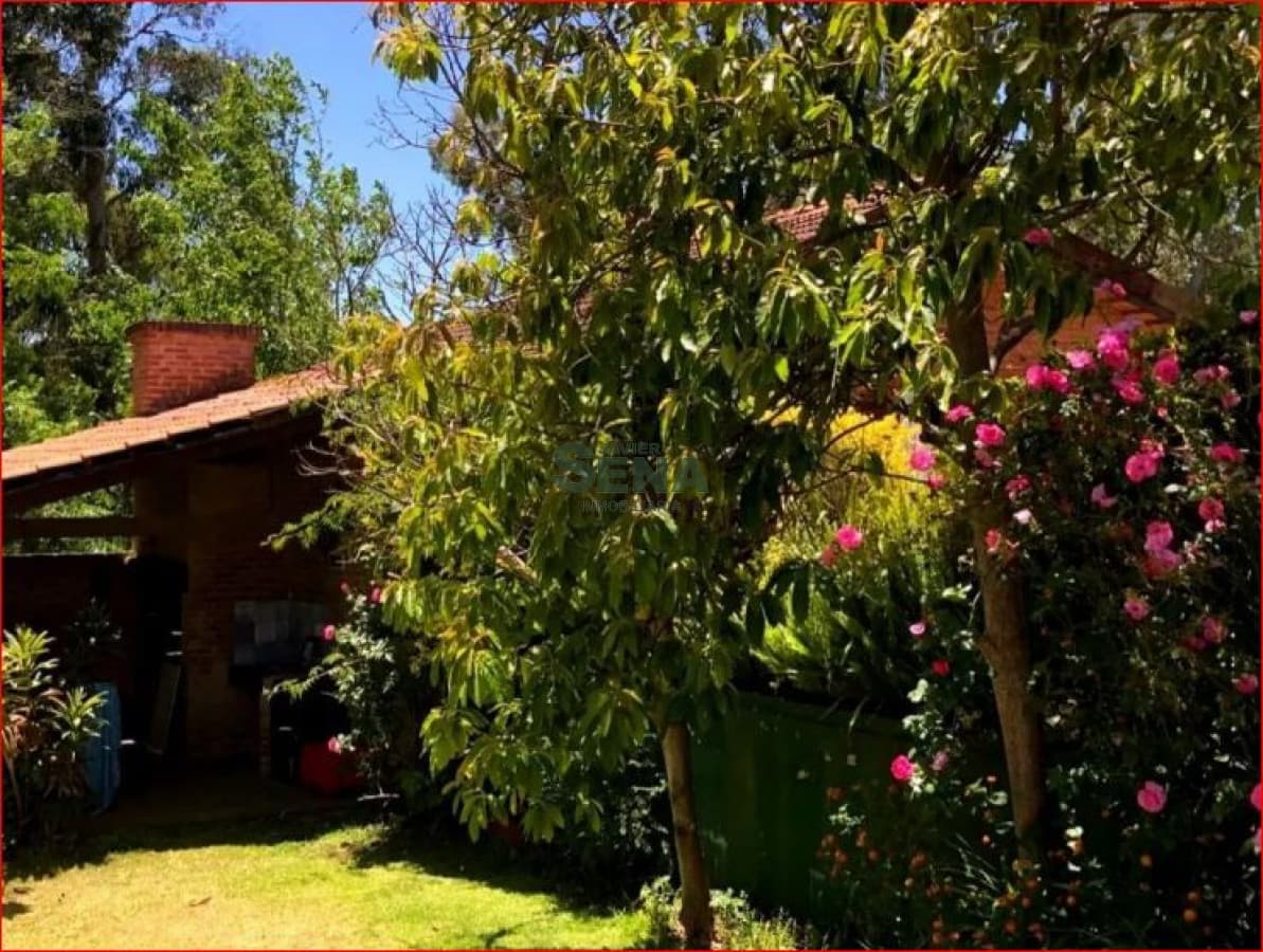 Alquiler y venta de casa en Jardines de Cordoba, 3 dormitoriuos, baño, linda propiedad con buen jardin.