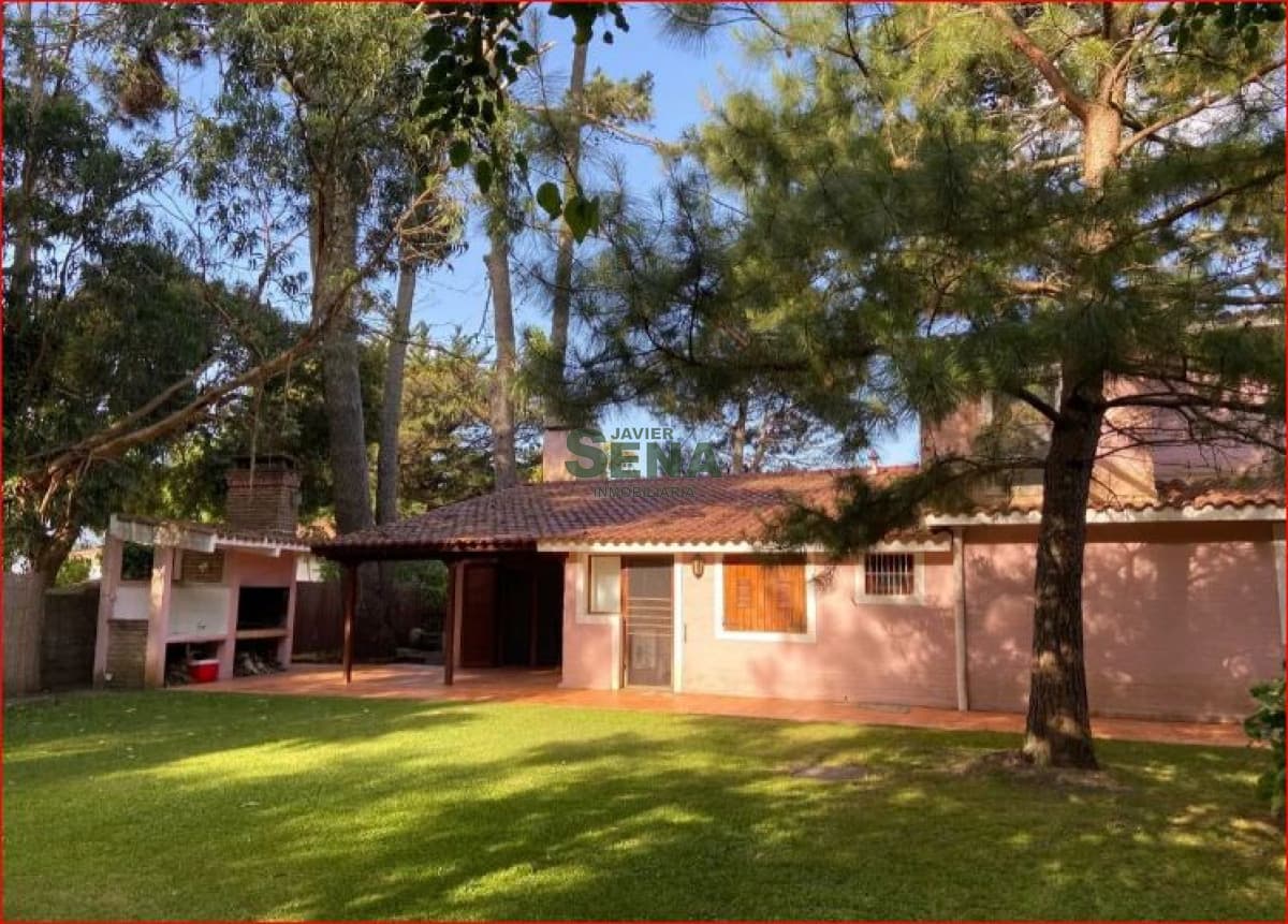 Alquiler de casa en Rincon del Indio, 4 dormitorios, 4 baños, piscina, precioso enterno y cerca del mar.