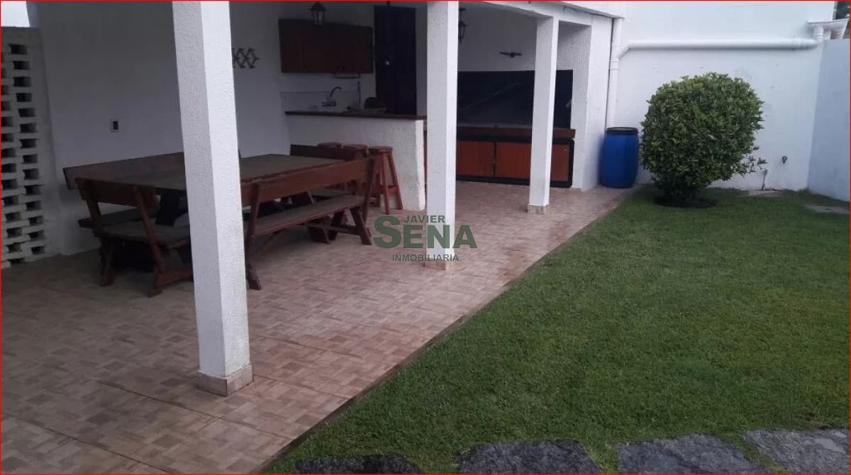 Alquiler de casa en la Mansa, 3 dormiotiors, 2 baños, cerca del mar.