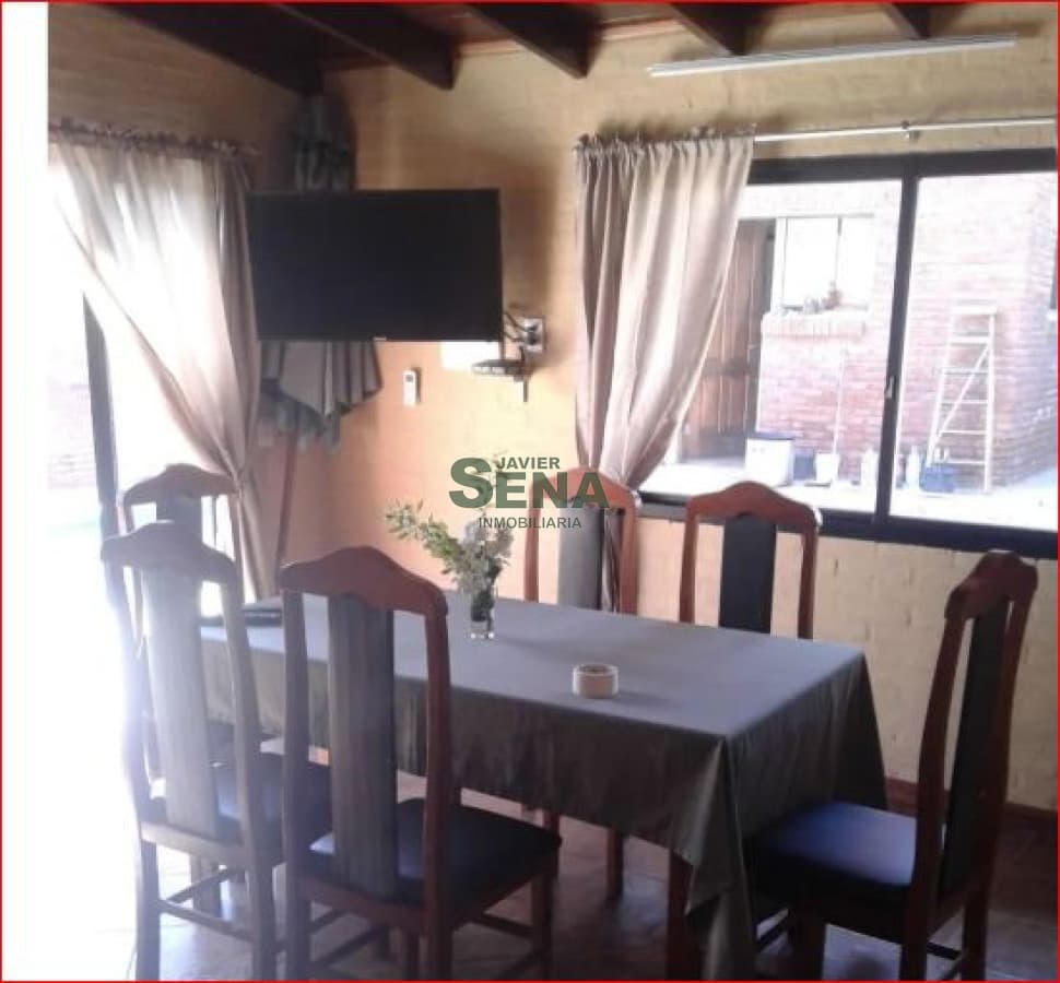 Alquiler de casa en Pinares, 4 dormitorios, 3 baños, piscina, parque, cerca del mar.