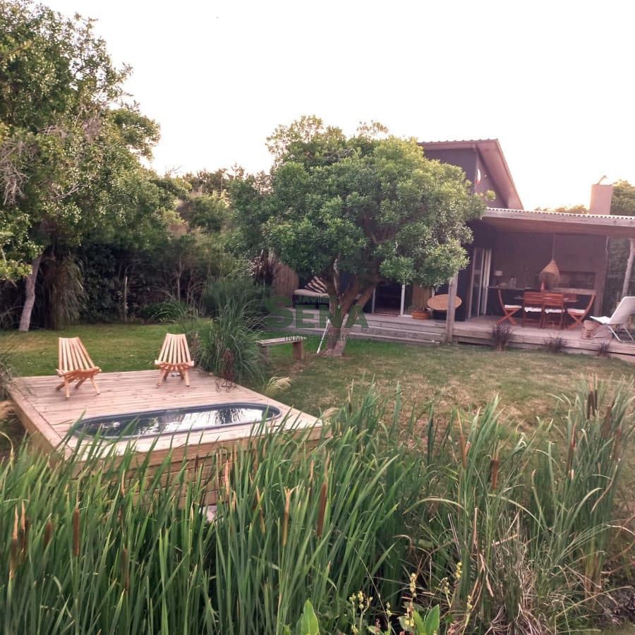Alquiler casa en San Vicente, de 1 dormitorio, baño, barrio seguro próximo a la playa y a José Ignacio.