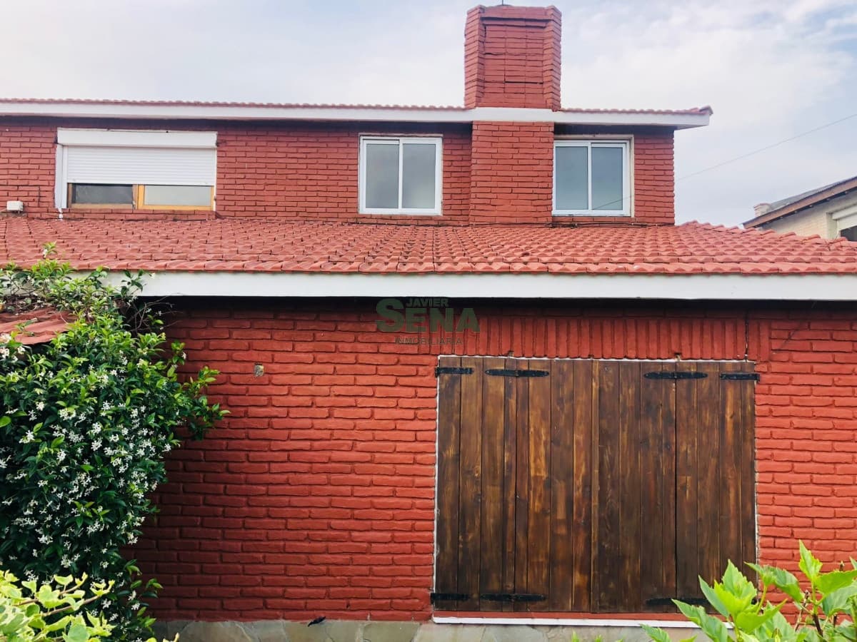 Venta y alquiler de casa en la Loma, 3 dormitorios, 2 baños, cerca de todo y para vivir todo el año.
