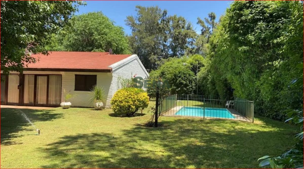 Alquiler de casa en Lugano, 4 dormitorios, 3 baños, piscina, buen terreno.