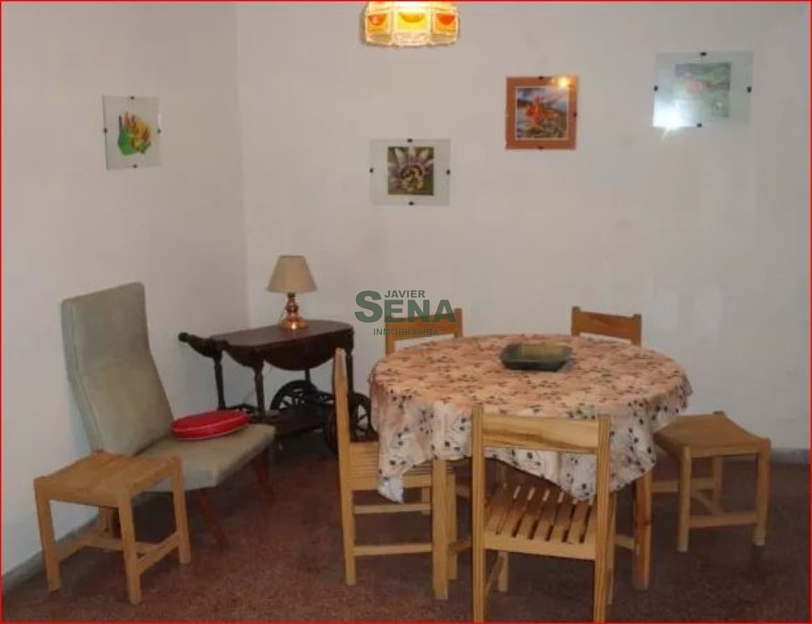 Alquiler de casa en Bervely Hils, 2 dormitorios, 2 baños, linda zona.