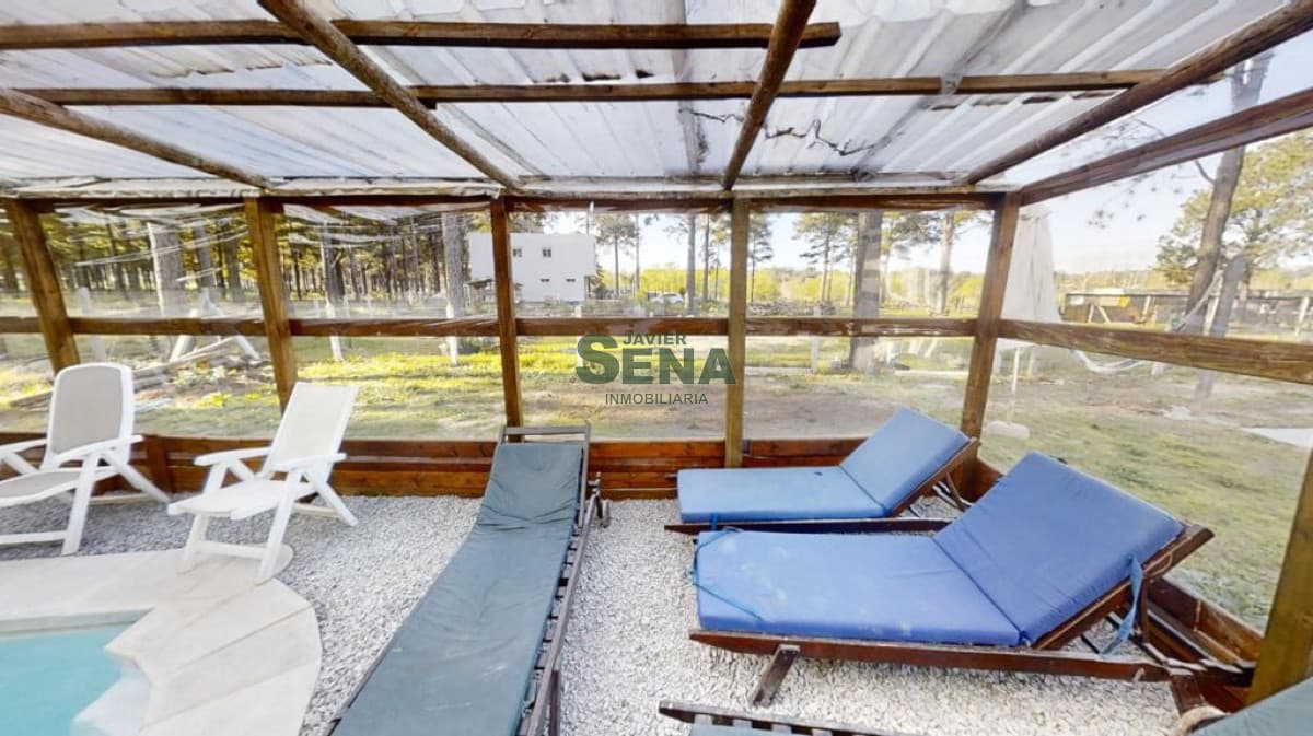 Alquiler de casa en Punta ballena area privada, 3 dormitorios, 3 baños, buena edificacion con servicios.