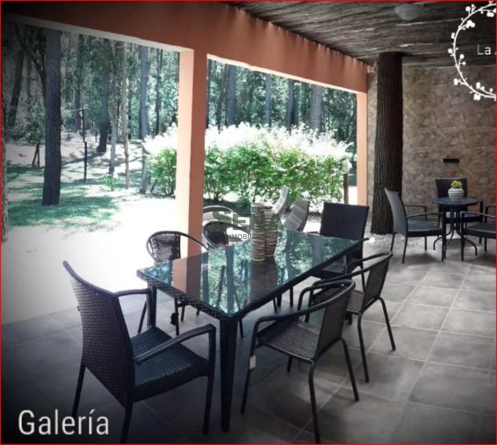 Alquiler de casa en Solanas, 3 dormitorios, 3 baños, piscina, complejo con servicios.