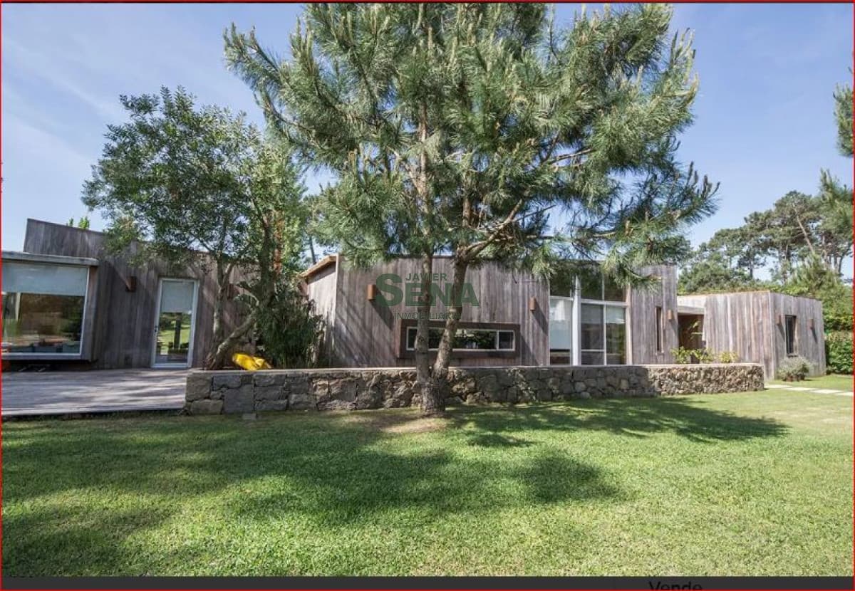Venta y alquiler de casa en Cantegril, zona de colegios 5 dormitorios, 4 baños.