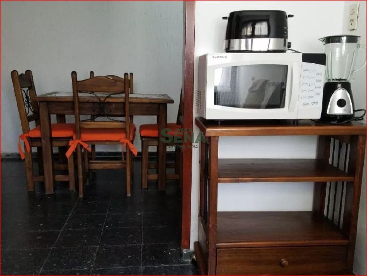 Venta de casa en las delicias, 3 dormitorios, baño, cerca del mar.-
