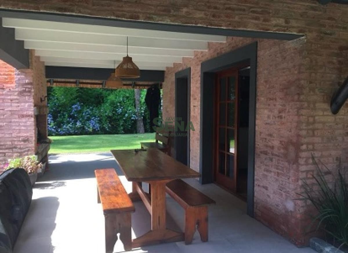 Venta de casa en rincon del indio, 3 dormitorios, 3 baños, cerca del mar.