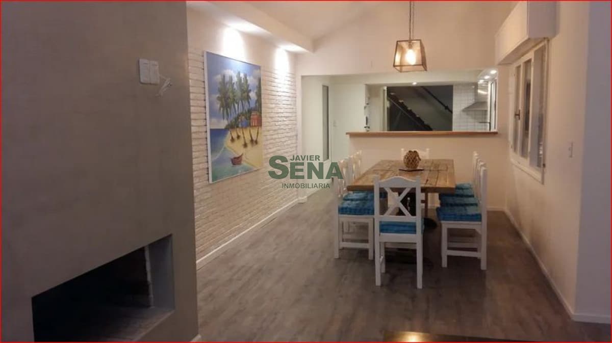 Alquiler de casa en la Mansa, 5 dormitorios, 4 baños, piscina, lindo parque cerca del mar.