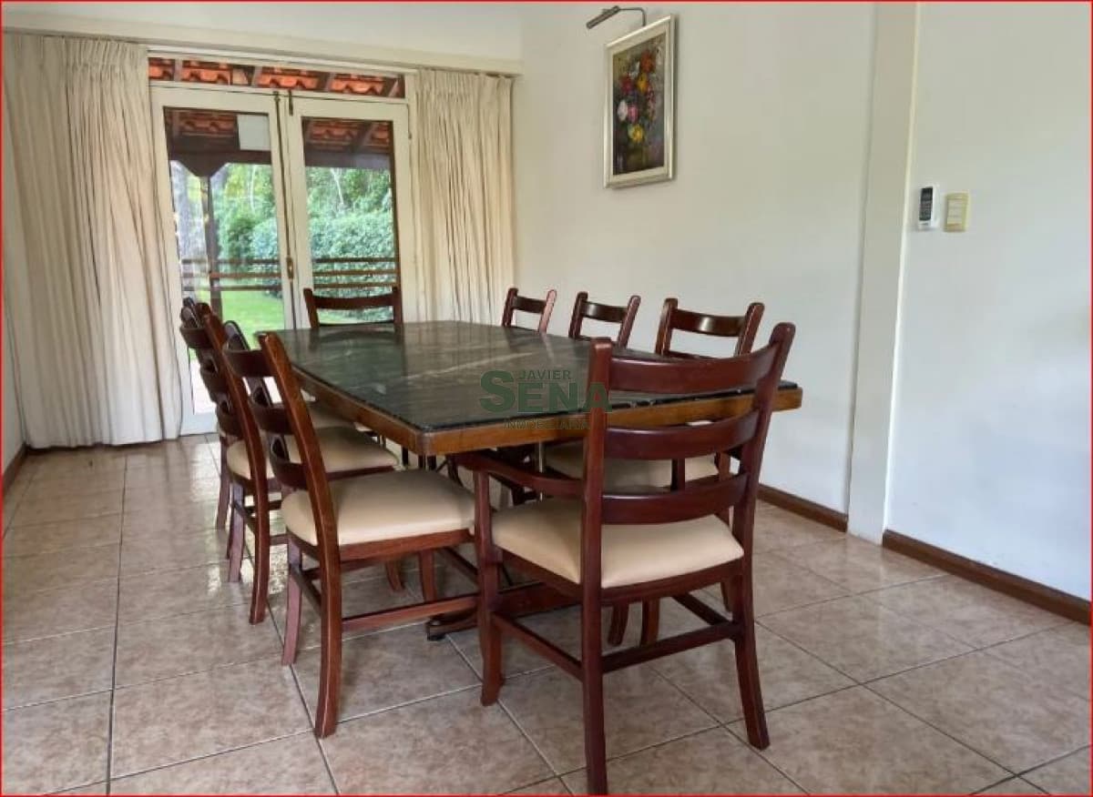 Alquiler de casa en Rincon del Indio, 4 dormitorios, 4 baños, piscina, precioso enterno y cerca del mar.