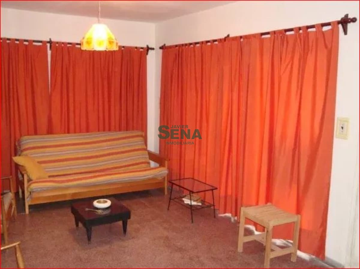 Alquiler de casa en Bervely Hils, 2 dormitorios, 2 baños, linda zona.