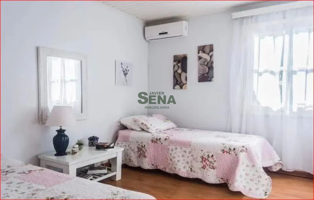 Alquiler de casa en Jardines de Cordoba, 4 dormitorios, 4 baños, piscina.