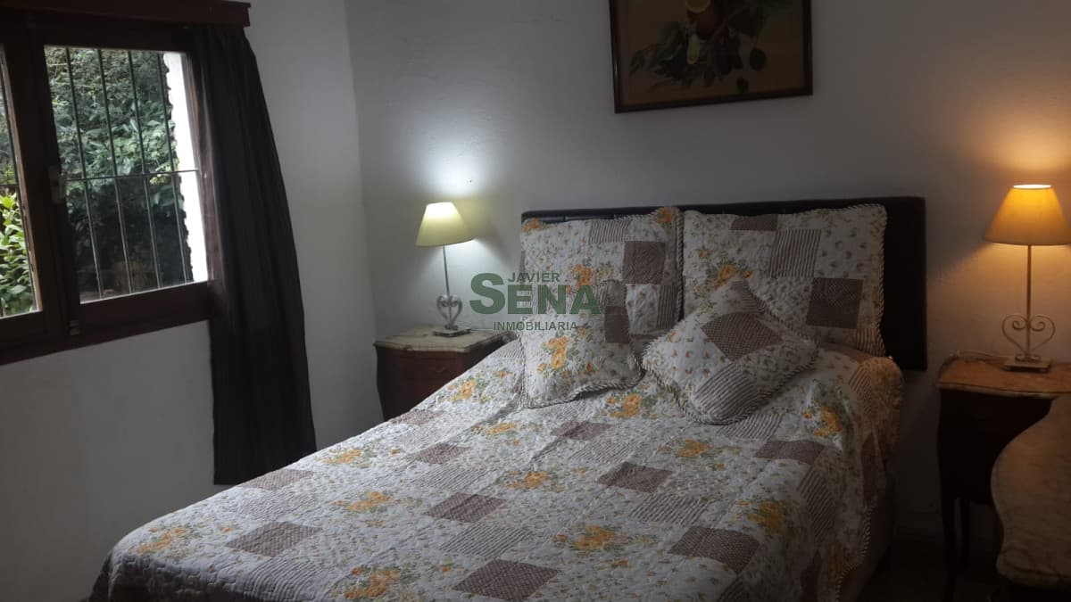 Alquiler de casa en Pinares, 2 dormitorios, 2 baños, muy buen entorno.