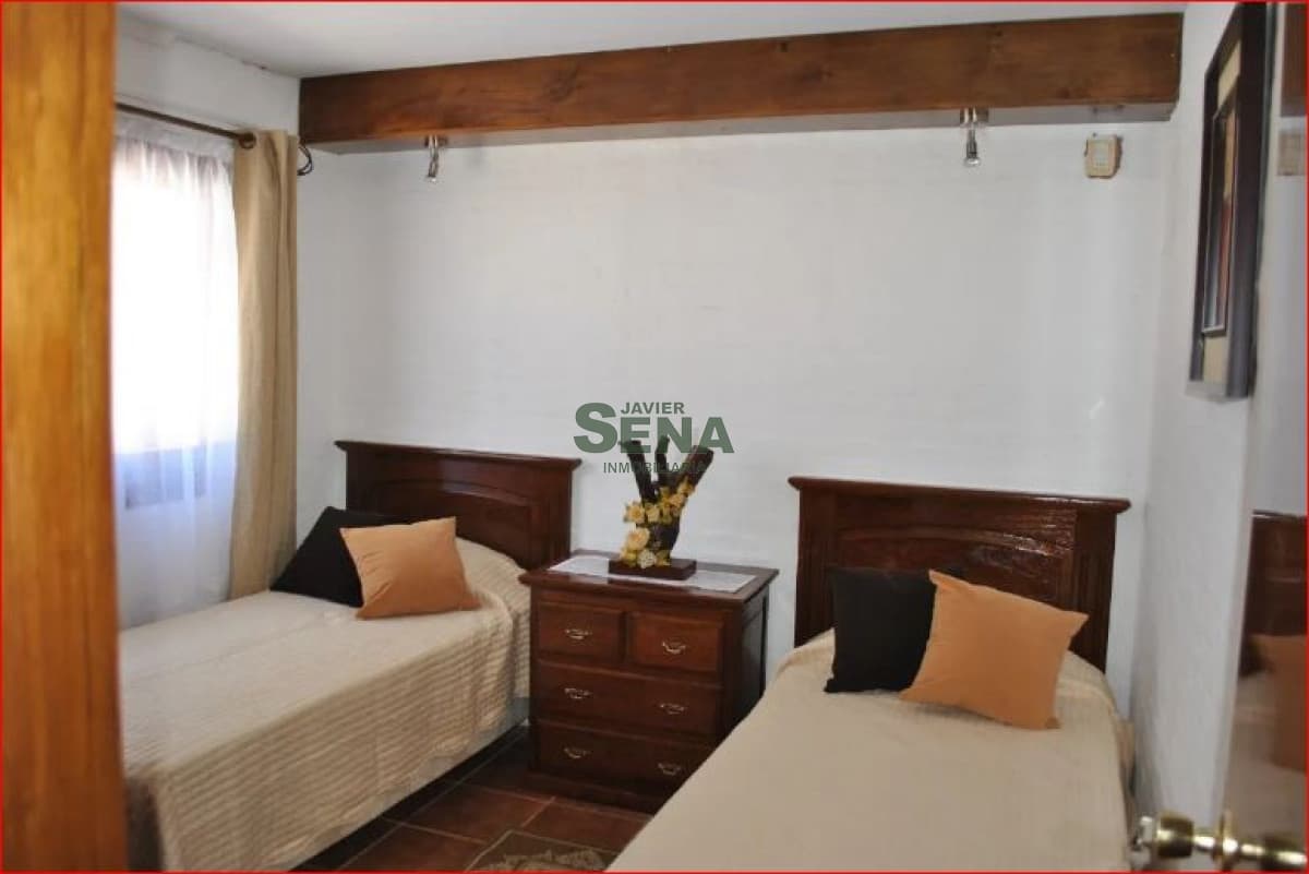 Alquiler de casa en Pinares, 4 dormitorios, 3 baños, piscina, parque, cerca del mar.
