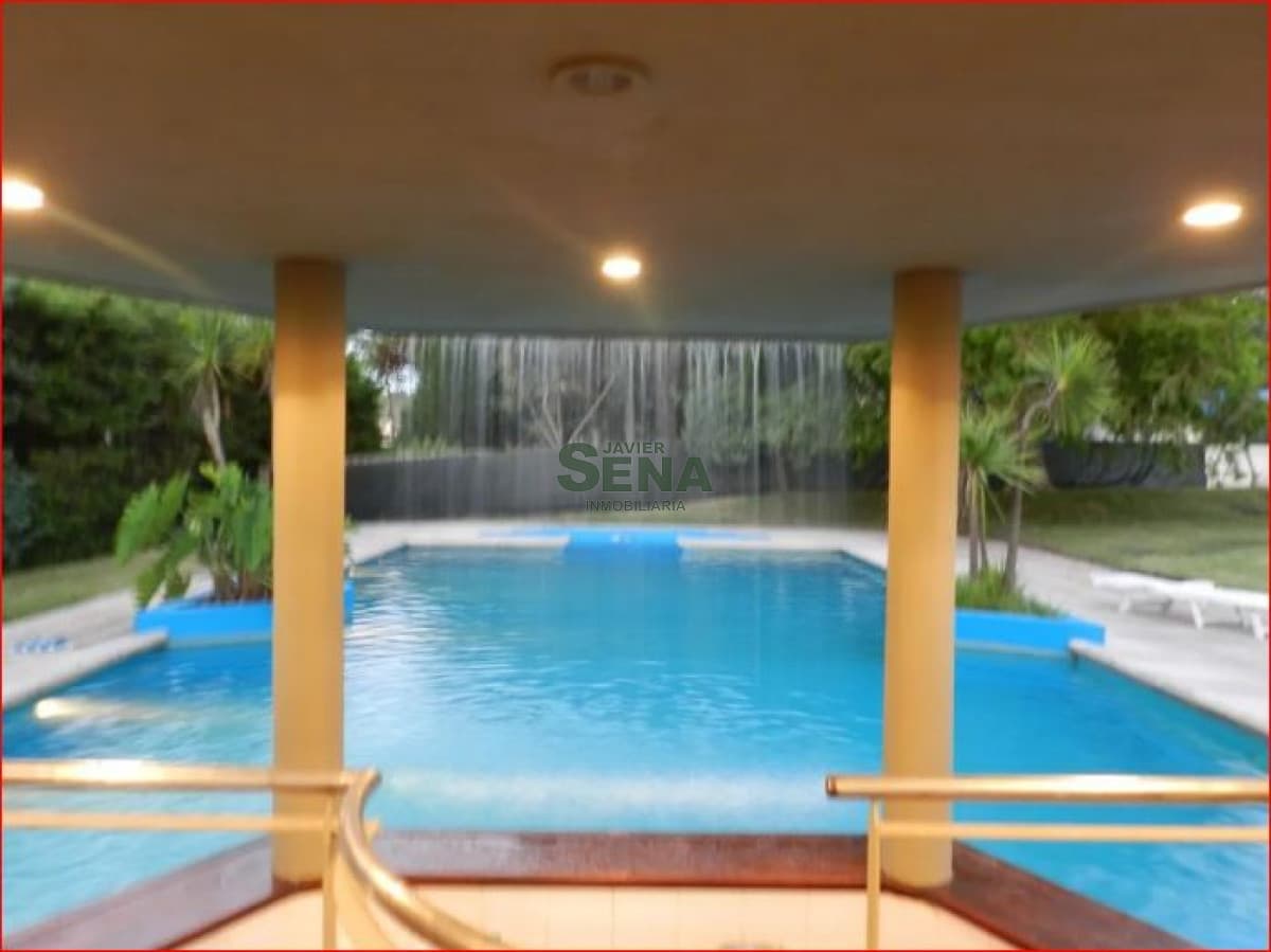 Alquiler de casa en la Mansa, 4 dormitorios, 3 baños, piscina, parque, cerca del mar.