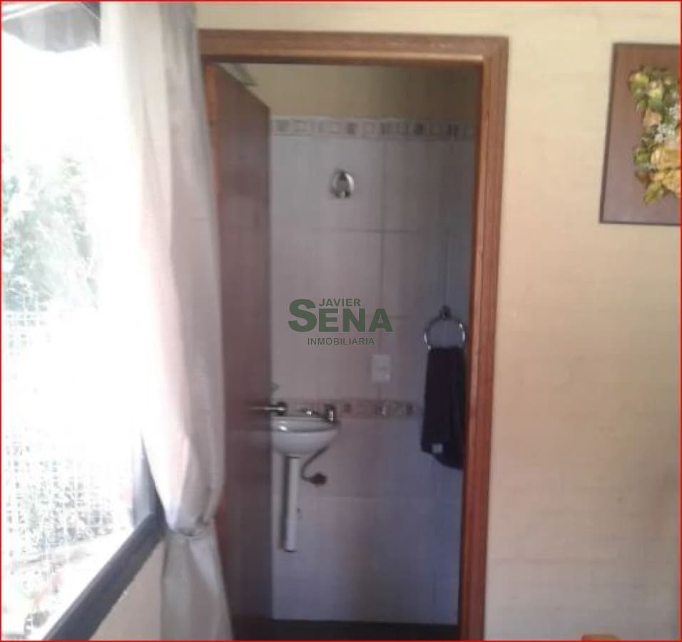 Alquiler de casa en Pinares, 4 dormitorios, 3 baños, piscina, parque, cerca del mar.