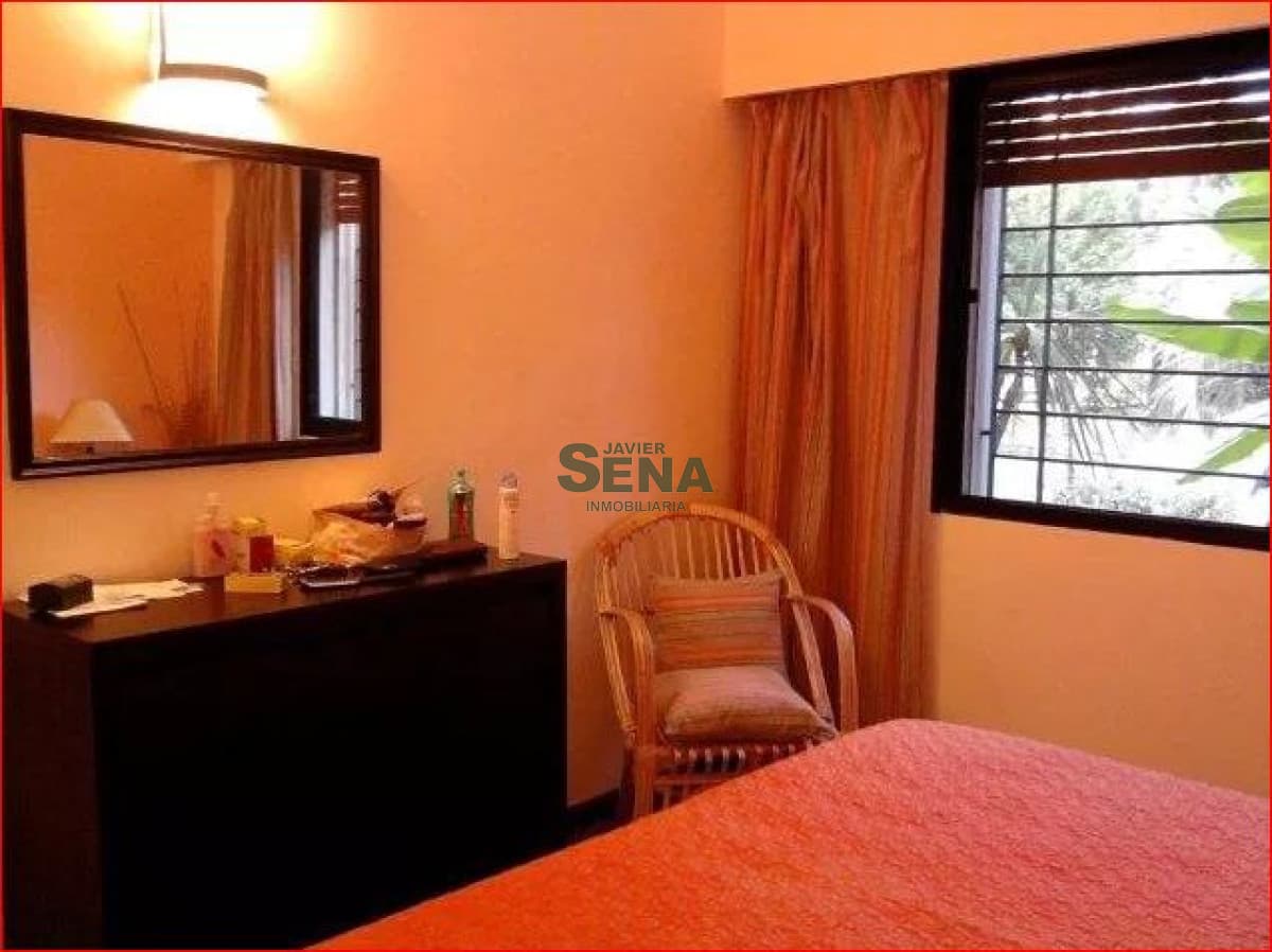 Alquiler de casa en la Mansa, 3 dormitorios, 3 baños, piscina, buen parque.-