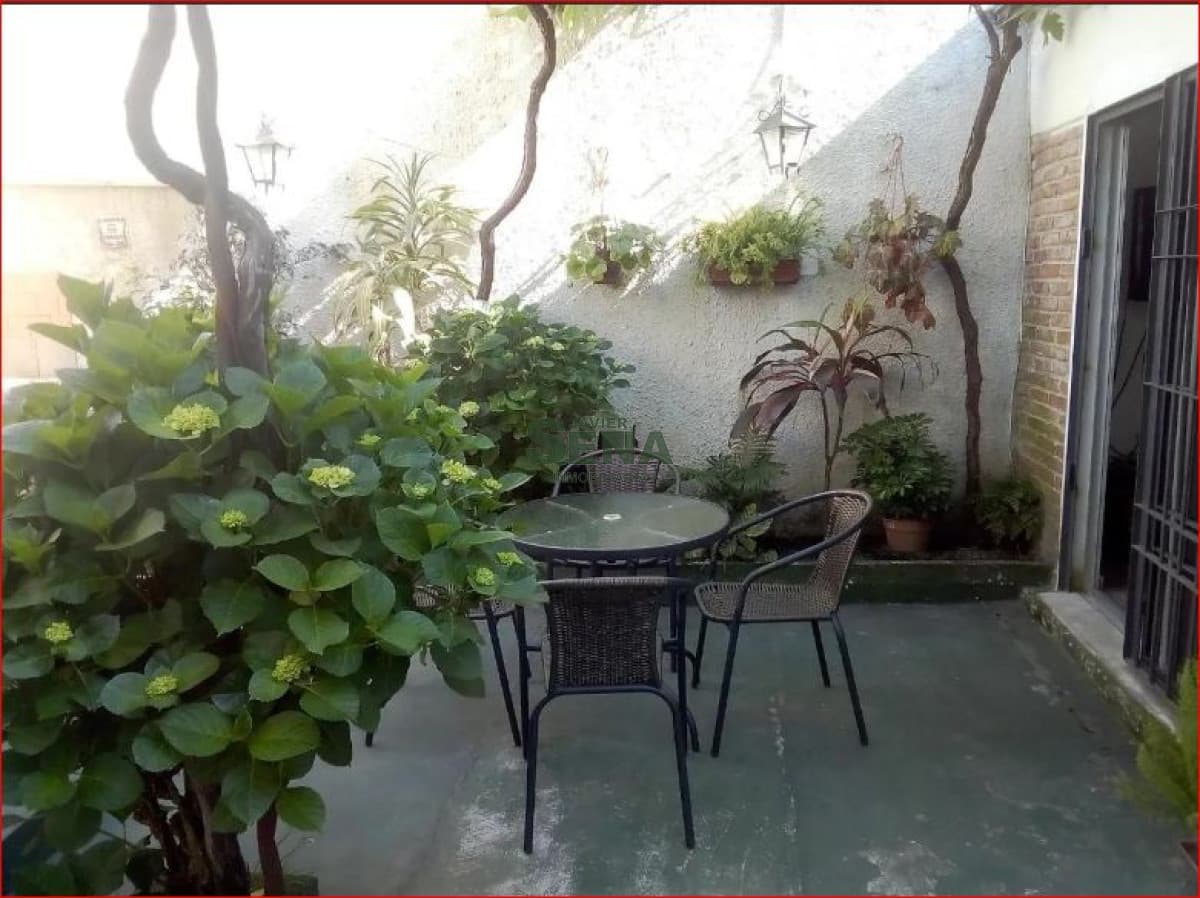 Venta de casa en Pocitos, 3 dormitorios, 2 baños, lindo lugar.