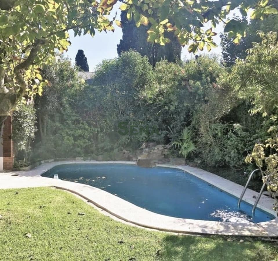 Alquiler de casa en la Mansa, 5 dormitorios, 3 baños, piscina, parque, cerca del mar.
