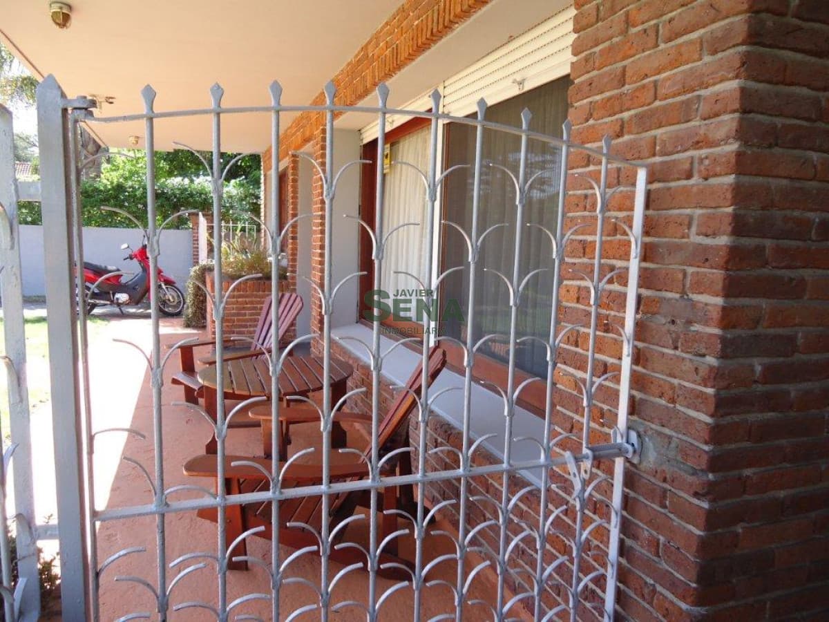 Venta  de casa en la Mansa, 5 dormitorios, 3 baños, pileta, cerca de mar.