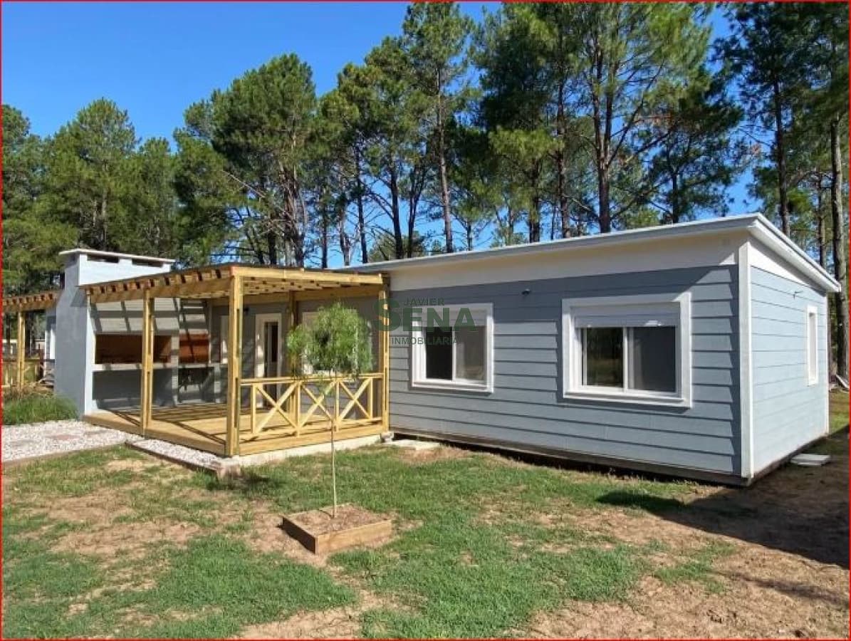 Alquiler de casa en Chacras del Pinar, 2 dormitorios, 2 baños, lindo parque para vivir todo el año.
