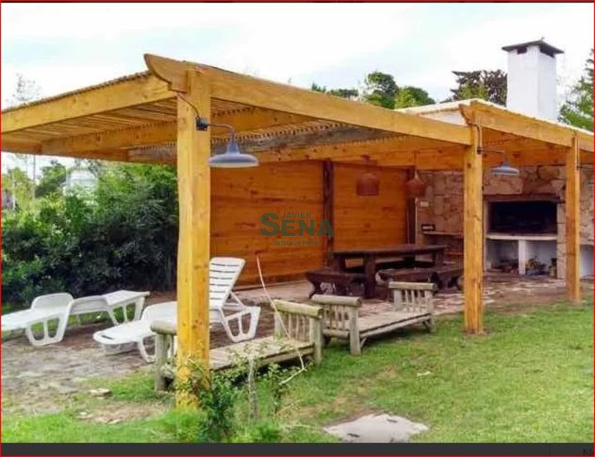 Venta de casa en Pinares, 6 dormitorios, 3 baños, piscina, lindo lugar, cerca del mar.