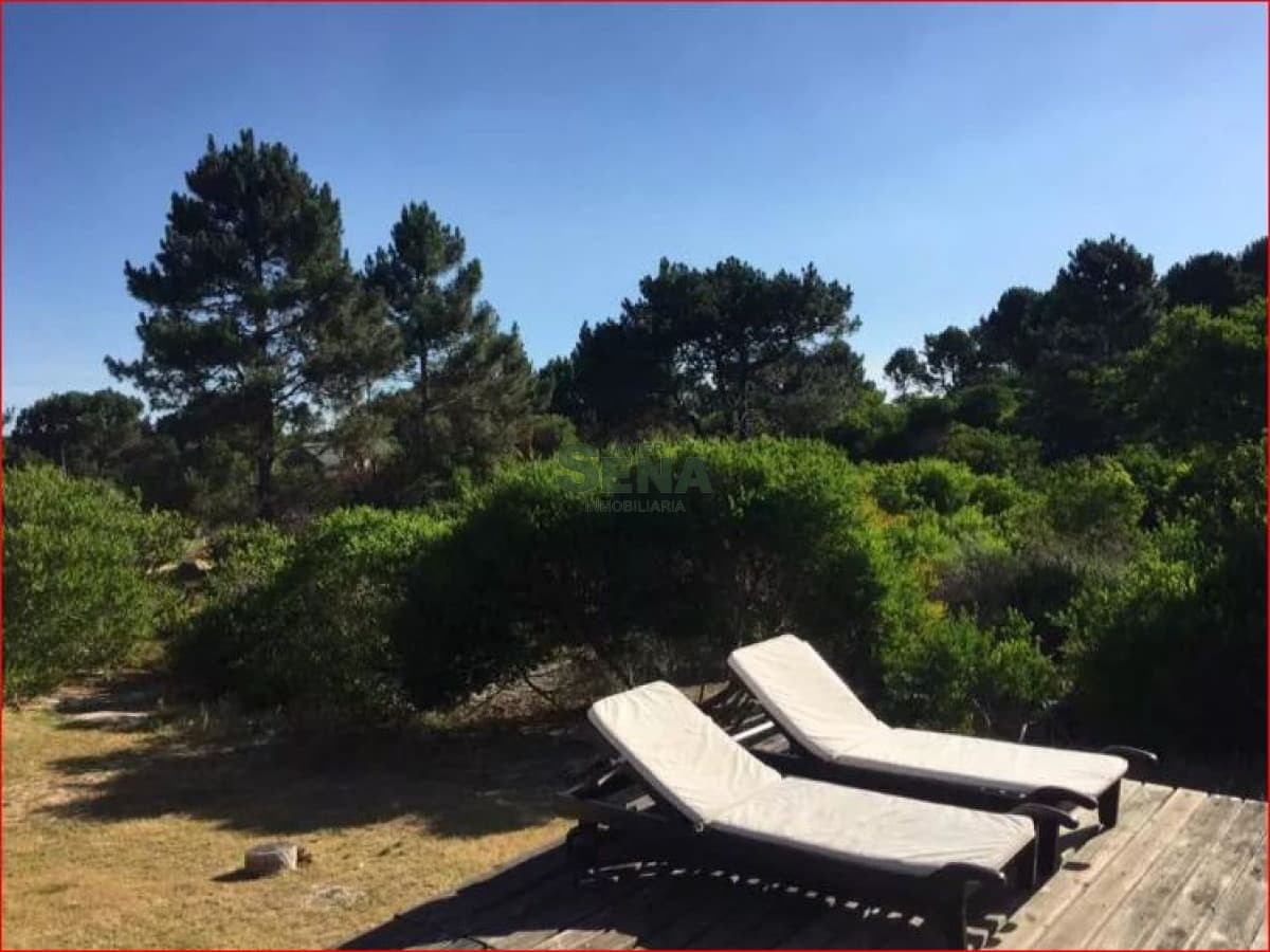 Venta de Lof en Arenas de Jose Ignacio, muy buen lugar para descansar.