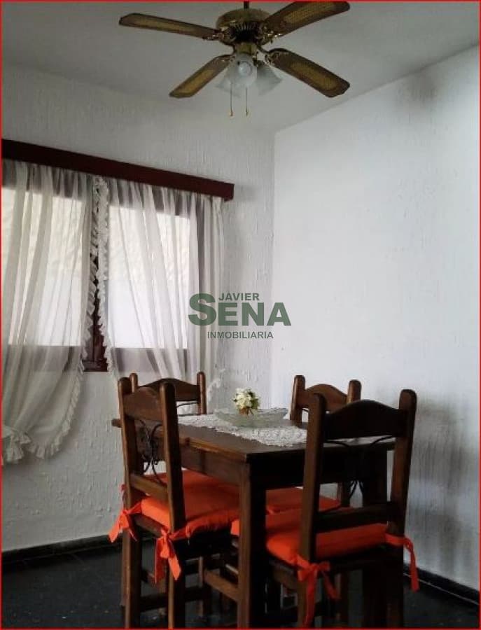 Venta de casa en las delicias, 3 dormitorios, baño, cerca del mar.-