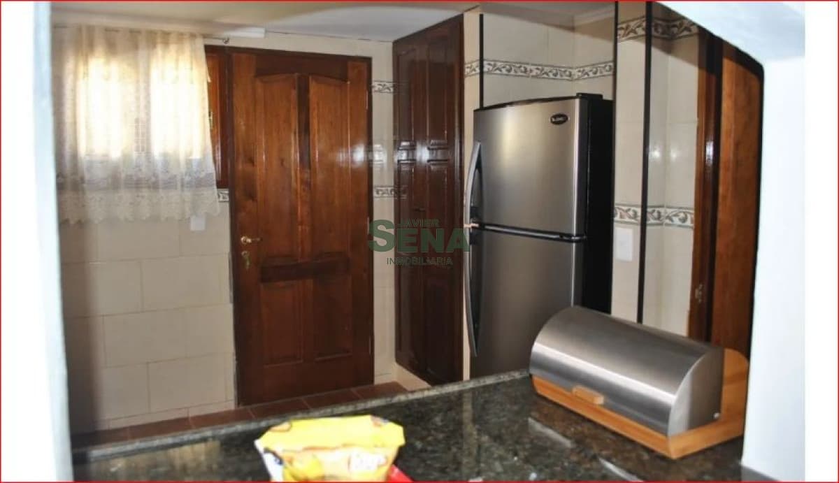 Alquiler de casa en Pinares, 4 dormitorios, 3 baños, piscina, parque, cerca del mar.