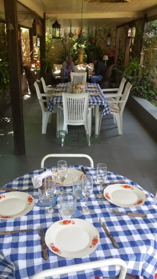 Alquiler de casa en Pinares, 2 dormitorios, 2 baños, muy buen entorno.