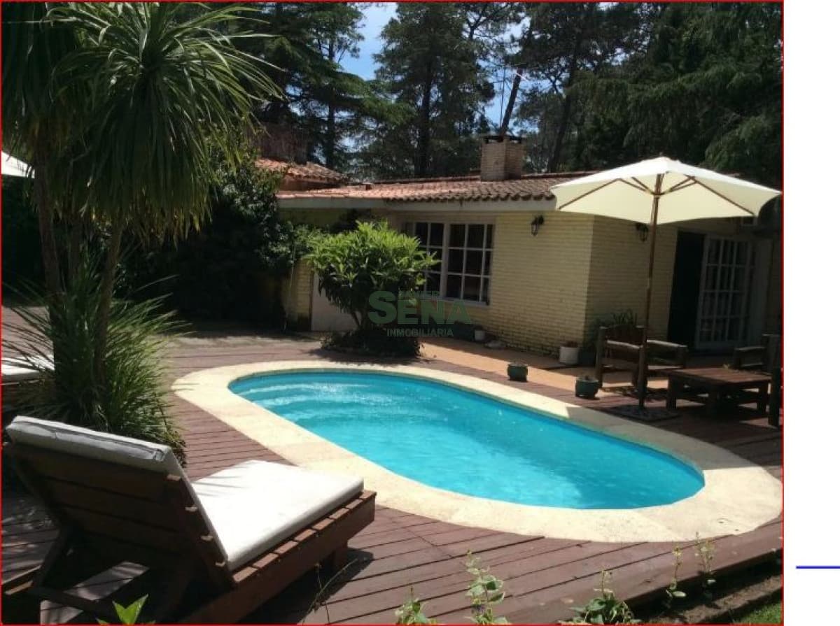 Alquiler de casa en Jardines de Cordoba, 4 dormitorios, 4 baños, piscina.