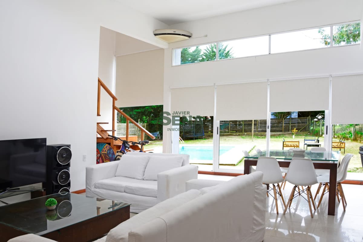 Venta de casa en Bervely Hill, 3 dormitorios, 3 baños, gran parque.