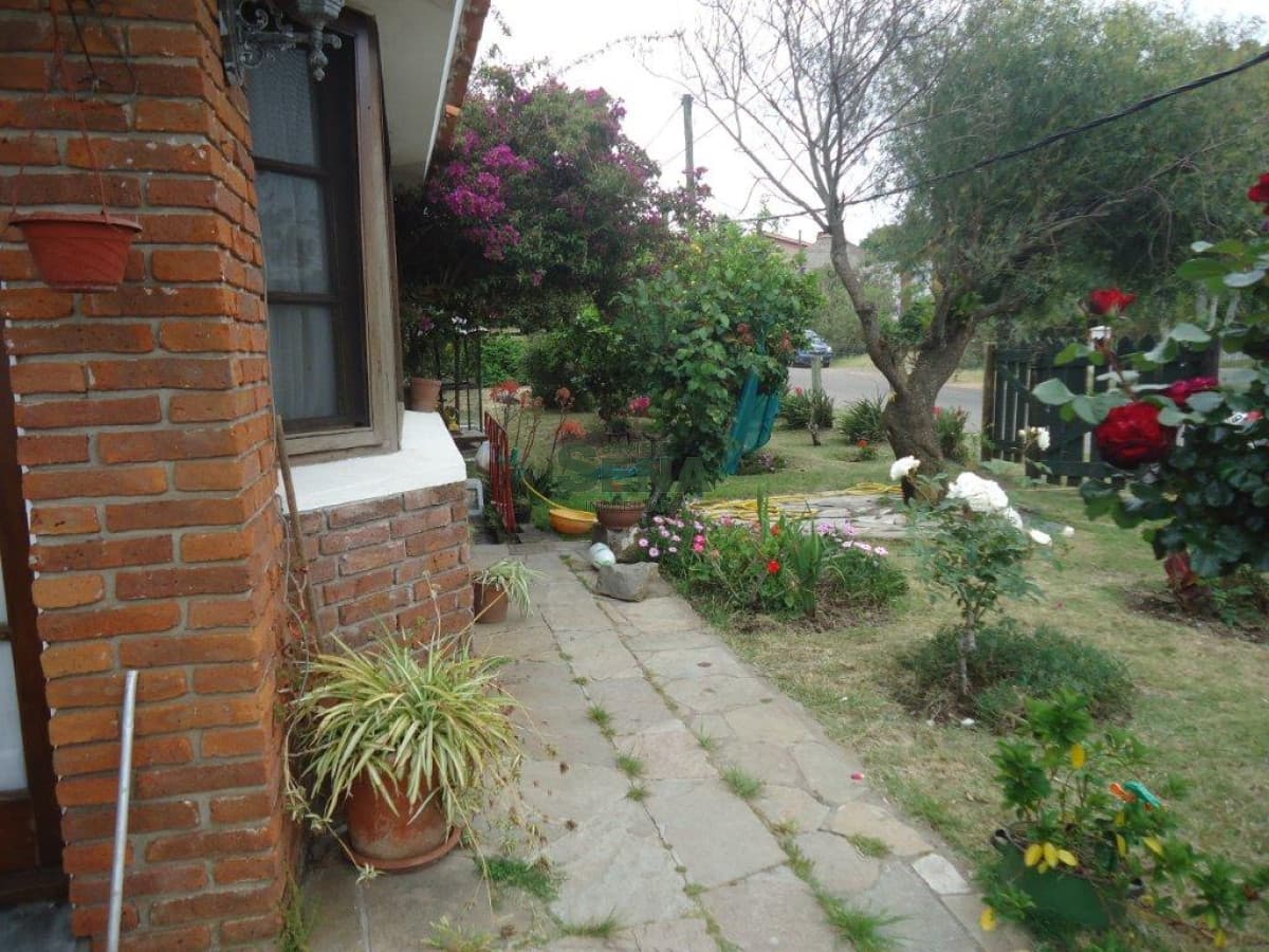 Venta y alquiler de casa en Las Delicias, 2 dormitorios, 2 baños, lindo