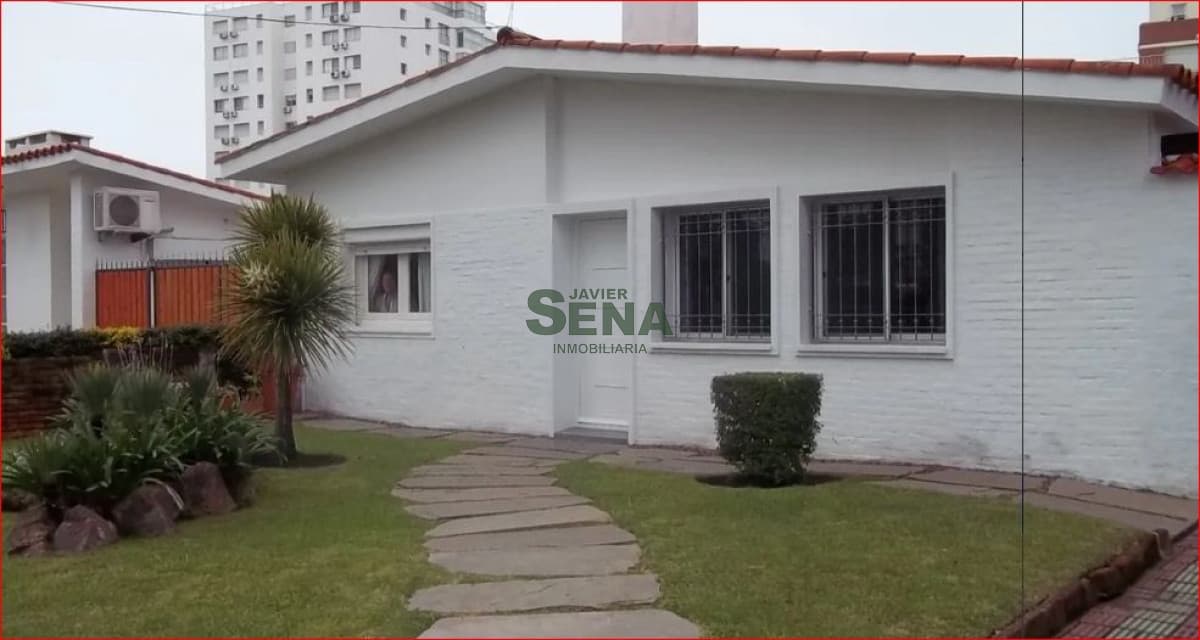 Alquiler de casa en la Mansa, 3 dormitorios, 3 baños, cerca del mar.