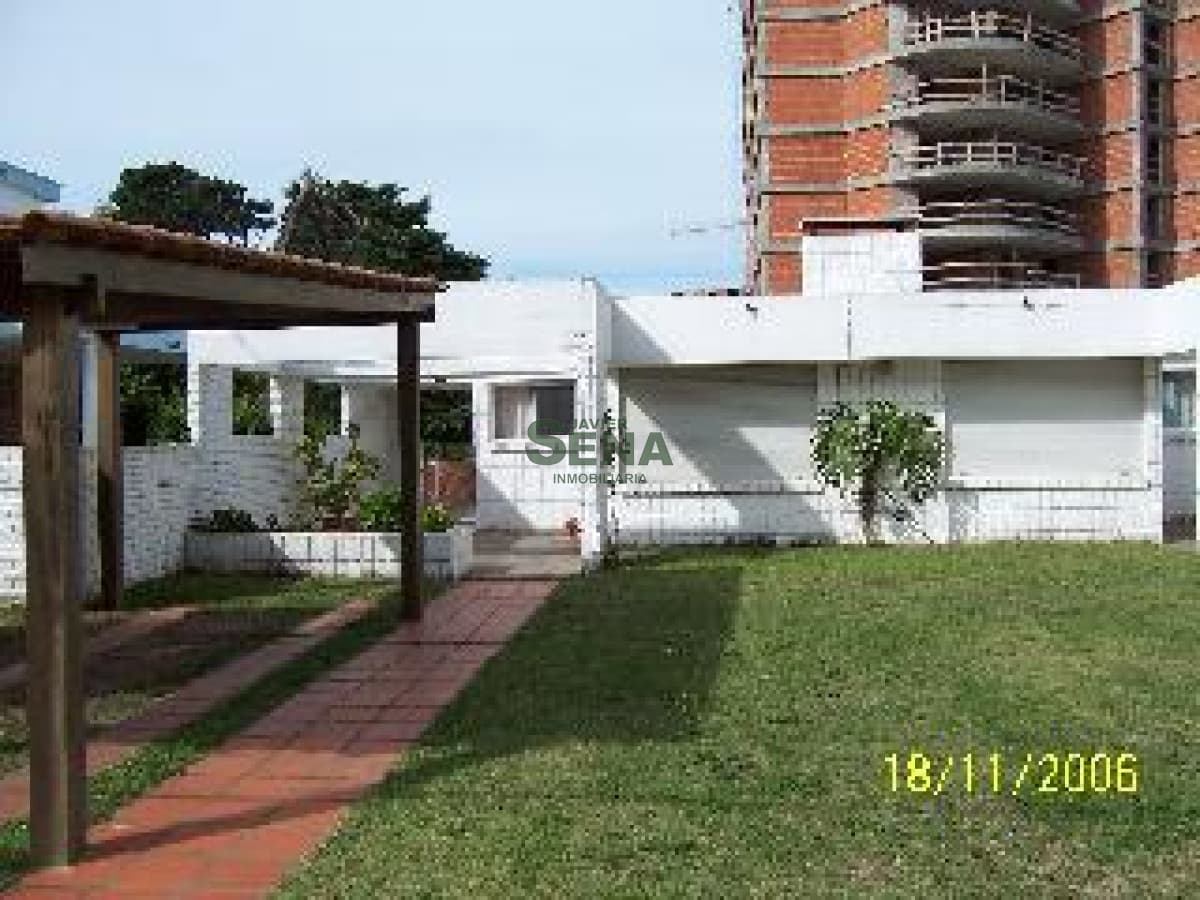 Venta y alquiler de casa en la Brava, 2 dormi, baño, a 50 mts. del Mar