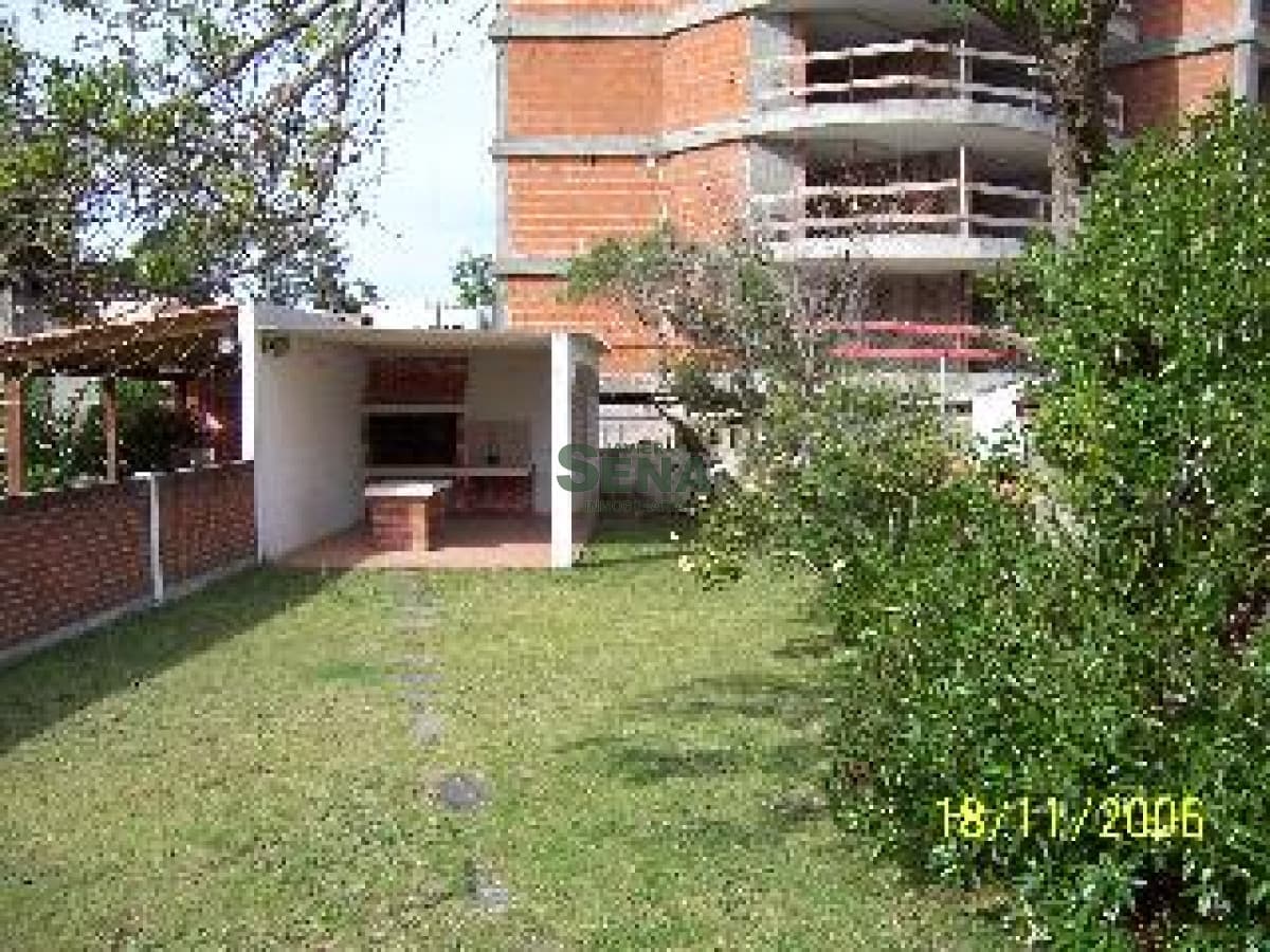 Venta y alquiler de casa en la Brava, 2 dormi, baño, a 50 mts. del Mar