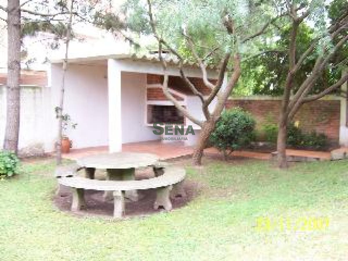 Alquiler de casa en la Mansa Lindo Chalet para pasar sus Vacaciones, 3 dormitorios, 2 baños.