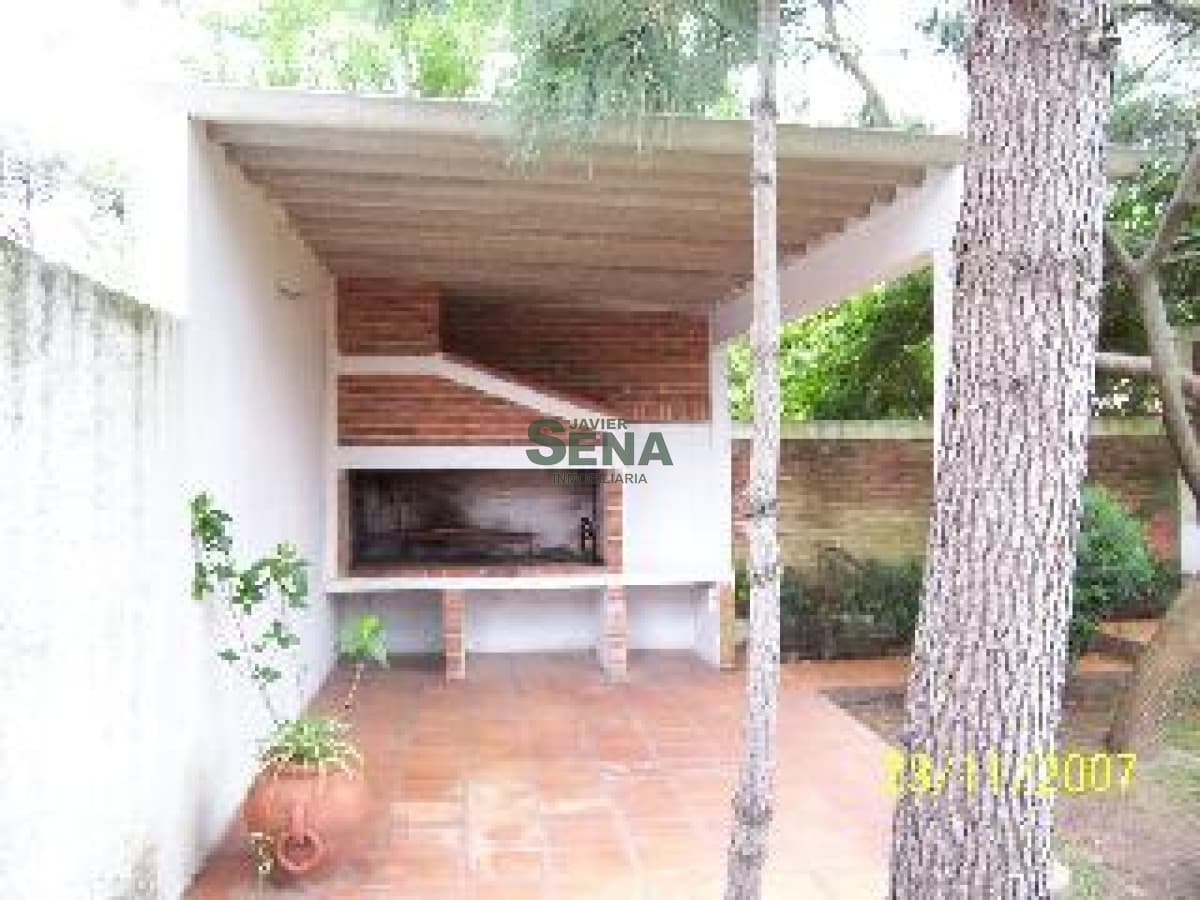 Alquiler de casa en la Mansa Lindo Chalet para pasar sus Vacaciones, 3 dormitorios, 2 baños.