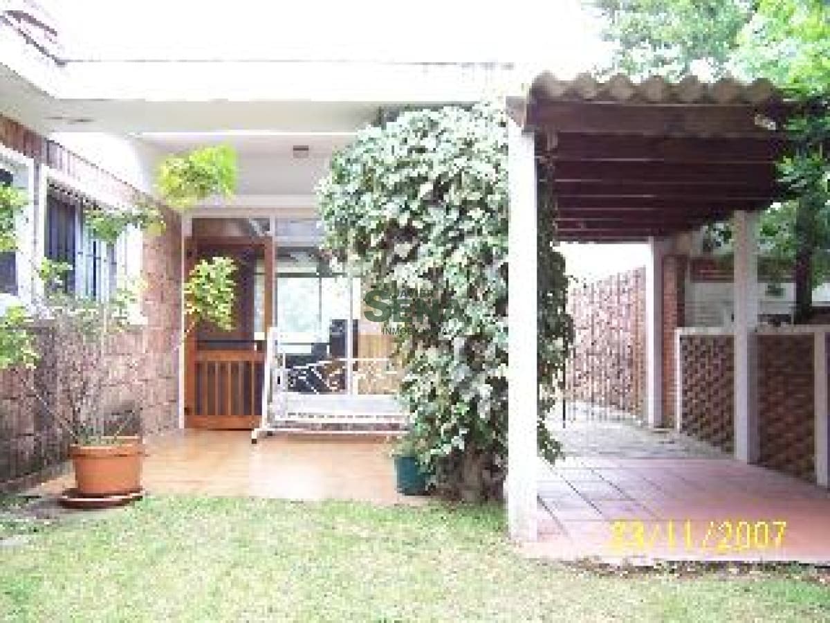 Alquiler de casa en la Mansa Lindo Chalet para pasar sus Vacaciones, 3 dormitorios, 2 baños.