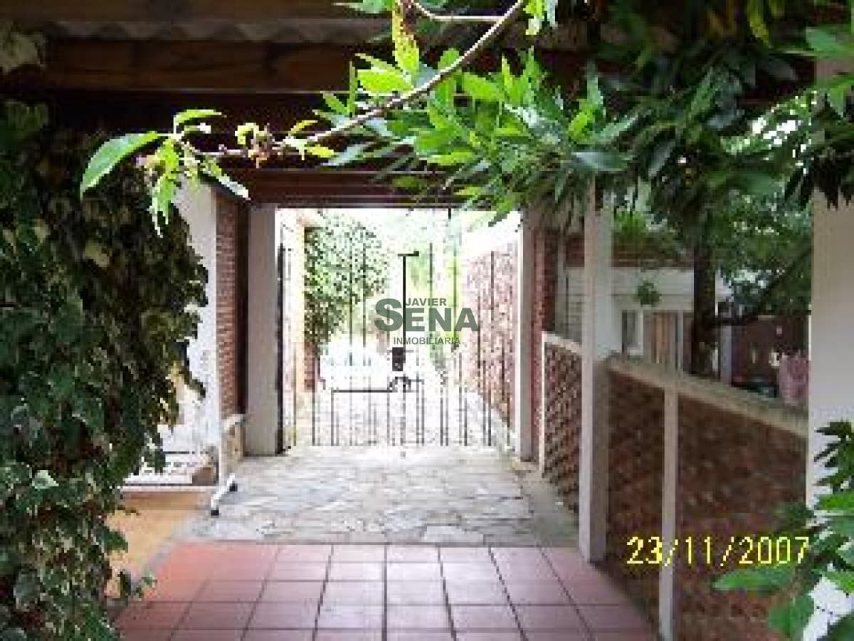 Alquiler de casa en la Mansa Lindo Chalet para pasar sus Vacaciones, 3 dormitorios, 2 baños.