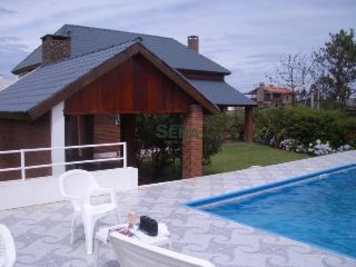 Venta de casa en Portezuelo, 3 dormitorios, 3 baños , a pasos del mar.