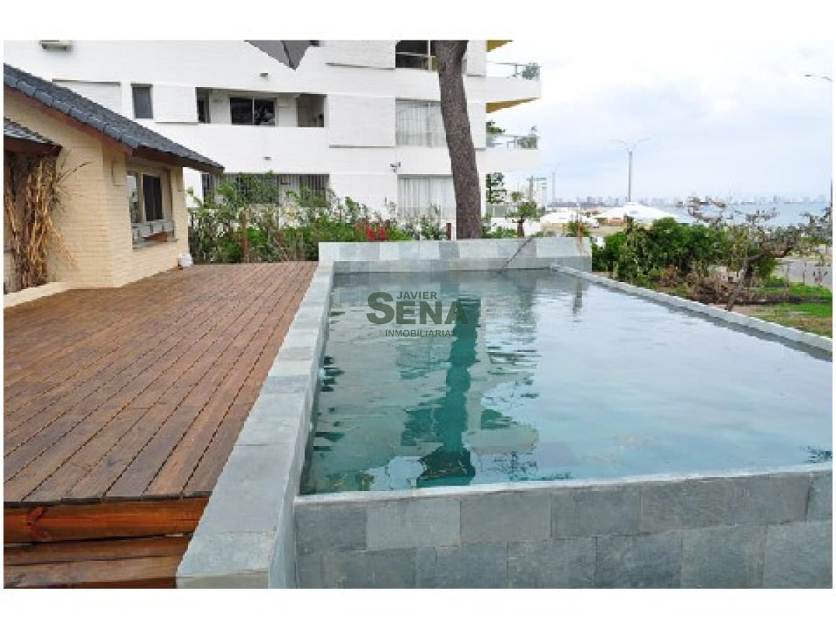 Venta de casa en la Mansa, Chalet frente al Mar, y 4 pisos.