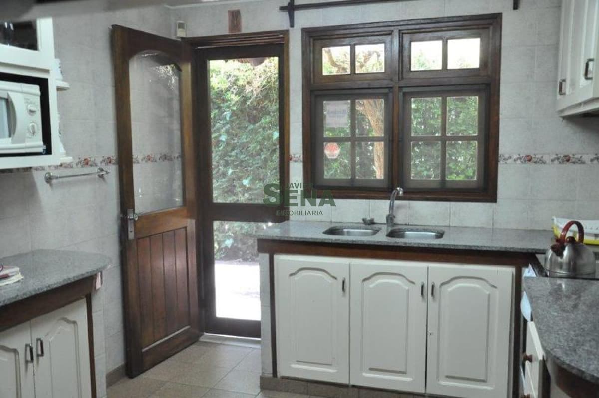 Venta y alquiler de Cabaña en Jardines de Cordoba, 4 dormitorios, cerca de colegios.