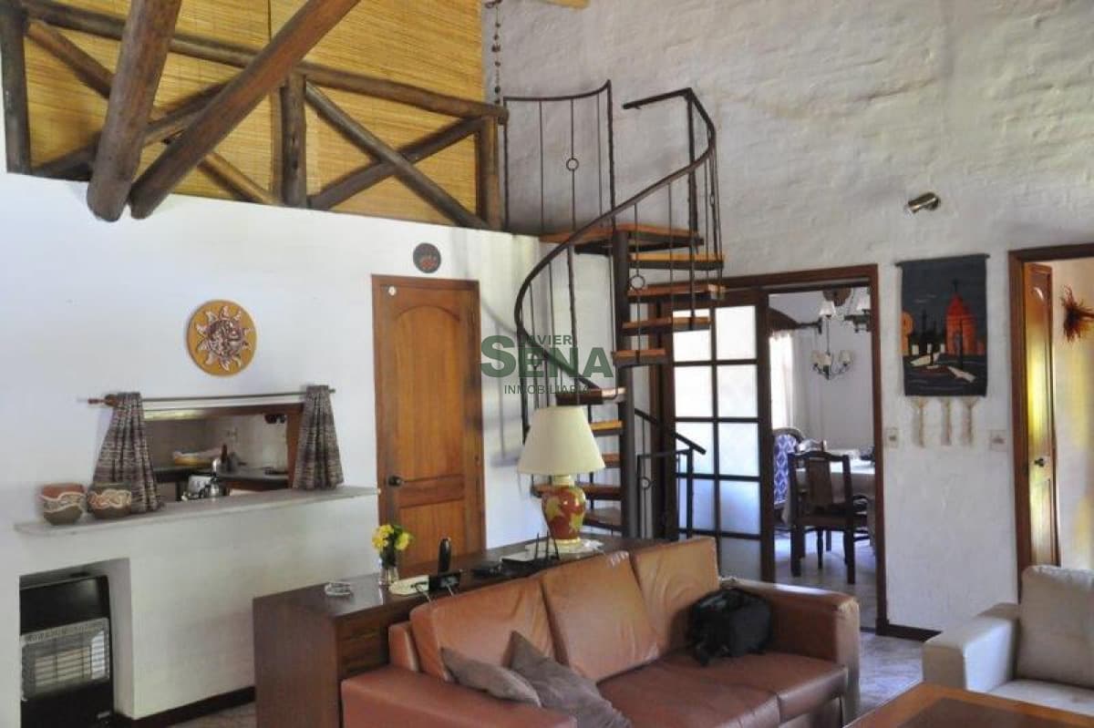 Venta y alquiler de Cabaña en Jardines de Cordoba, 4 dormitorios, cerca de colegios.