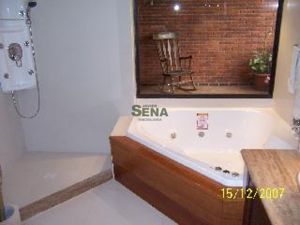 Venta y alquiler de casa en la Mansa, 5 dormitorios, 4 baños, 2 cuadras del mar.