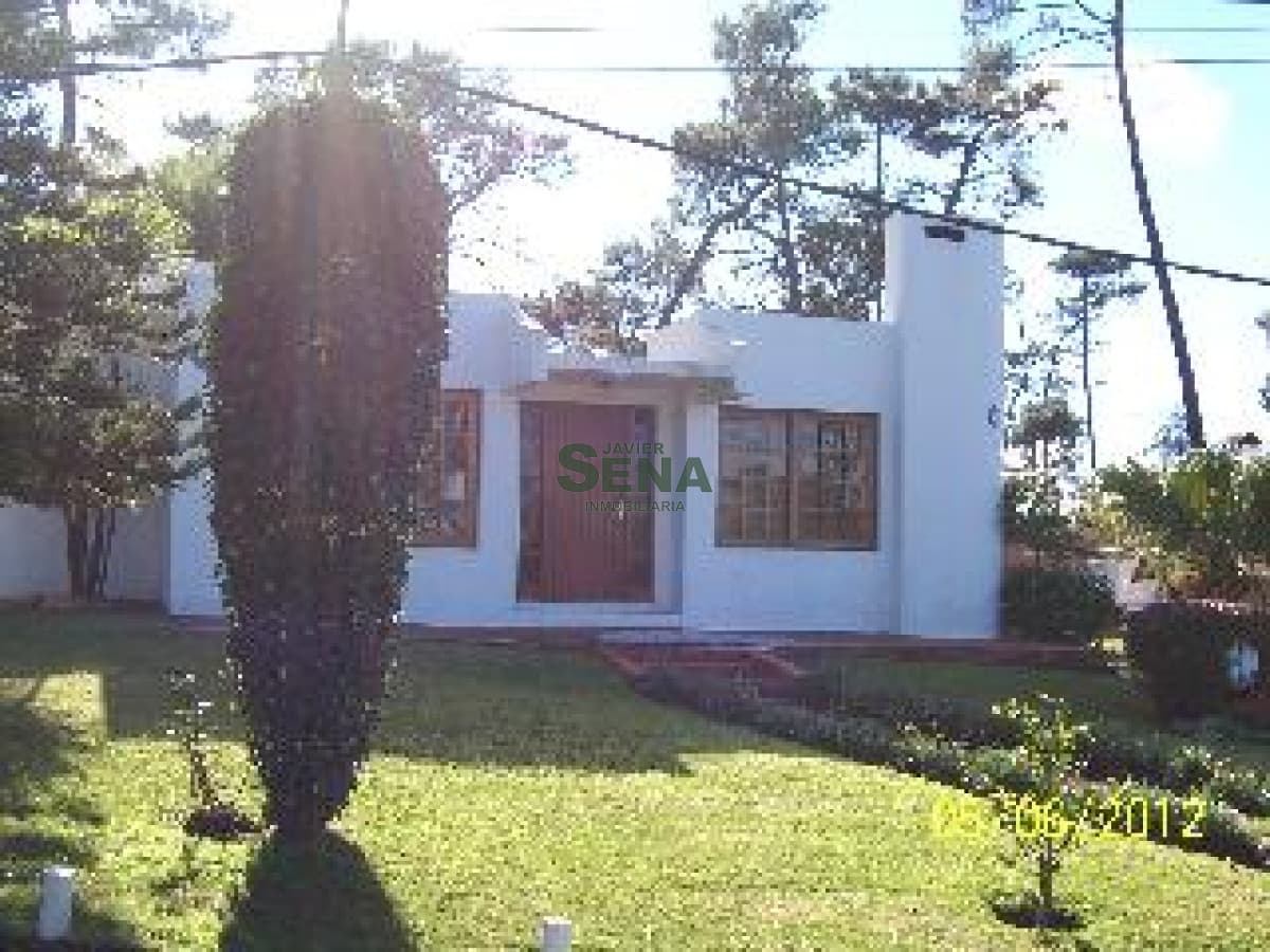 Alquiler en Pinares, 3 dormi, 2 baños, lindo parque, cerca del mar.