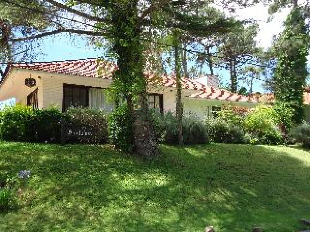 Venta y alquiler en MANSA, 3 DORMITORIOS, 3 BAÑOS, BUENA CONSTRUCCION.