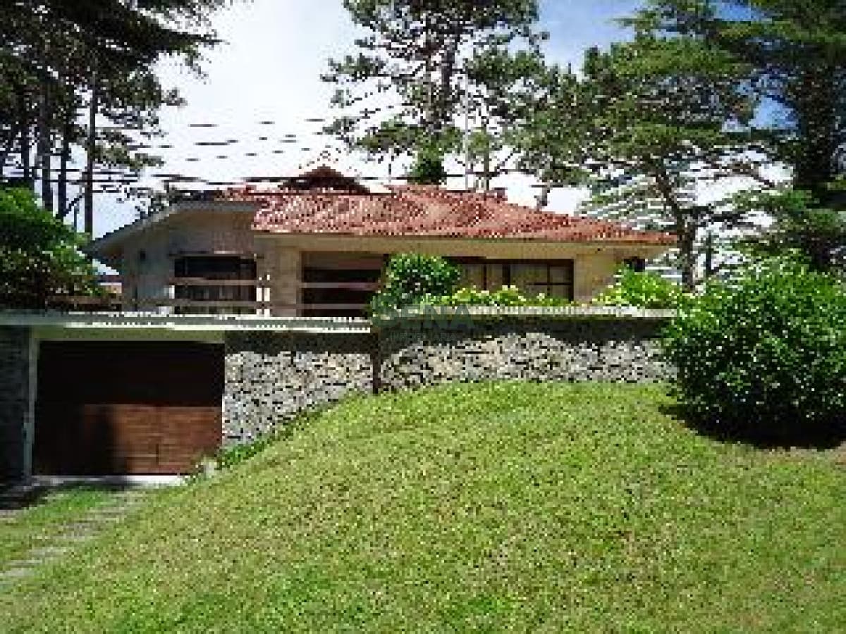 Venta y alquiler en MANSA, 3 DORMITORIOS, 3 BAÑOS, BUENA CONSTRUCCION.